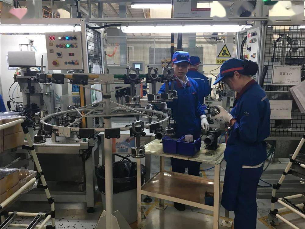 奥迪豪华轿车机械化生产制造车间工厂实拍